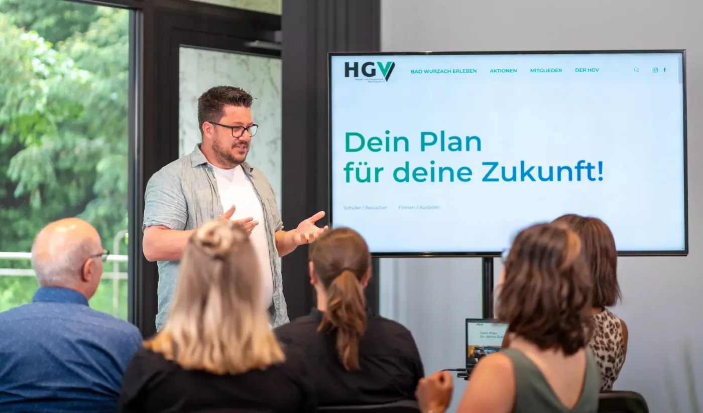 Manuel Haberer präsentiert vor HGV